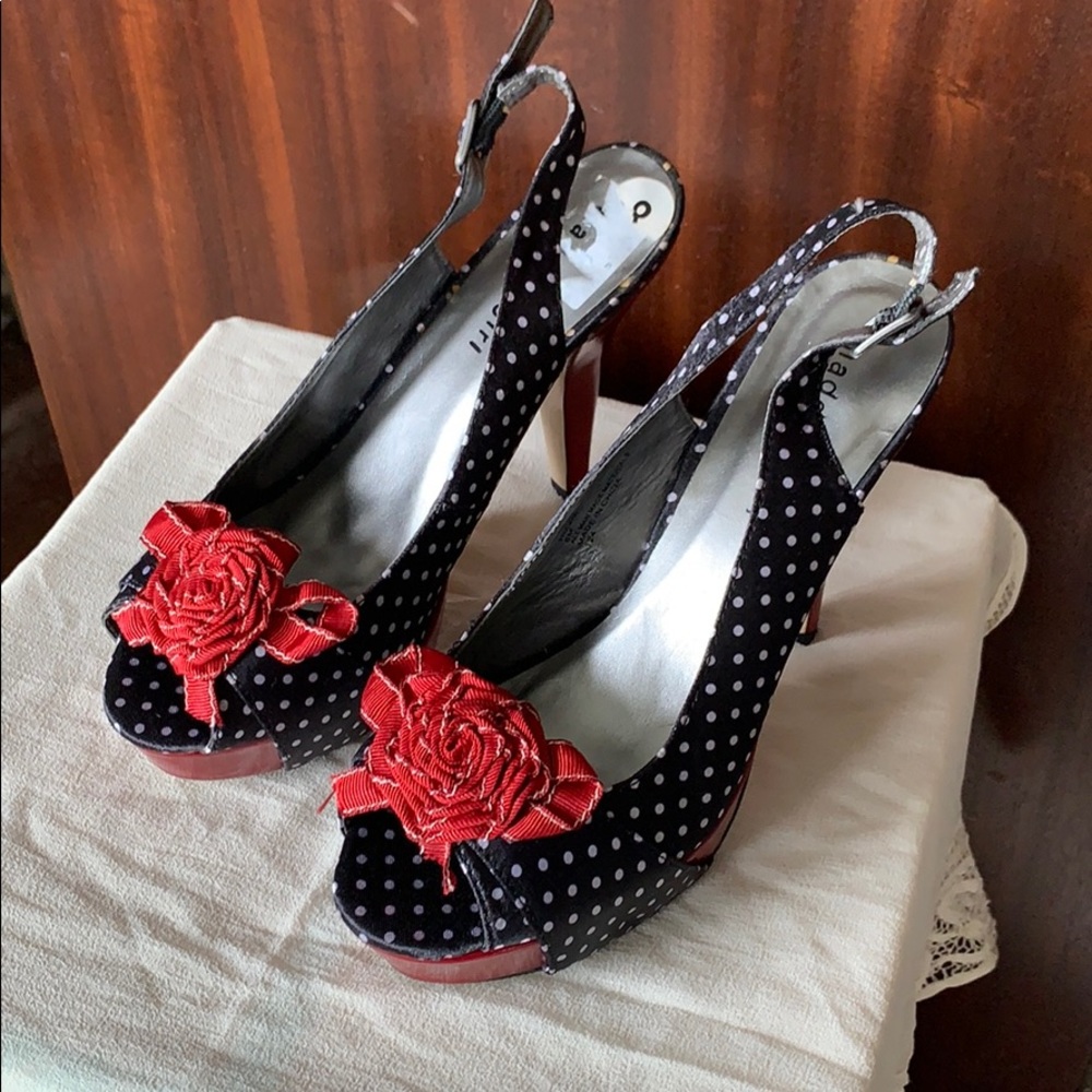 NEW Madden Girl size 8 polka dot heels